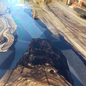Specialbeställning av olivträ, klart brunt epoxibord - Live Edge - River-bord - Matbord - Soffbord - Köksbord - 100 % HANDGJORT bild 5