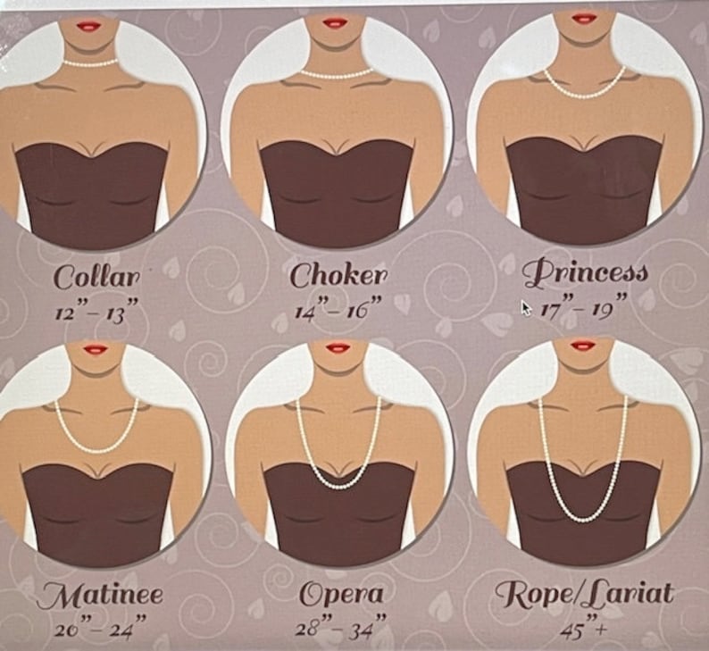 Puede incluir: Diagrama que muestra diferentes longitudes de collar con los nombres y medidas correspondientes en pulgadas: Collar (12-13 pulgadas), Gargantilla (14-16 pulgadas), Princesa (17-19 pulgadas), Matinee (20-24 pulgadas), &Oacute;pera (28-34 pulgadas), Cuerda/Lariat (45+ pulgadas).