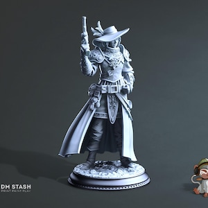 Könnte beinhalten: Eine graue, bemalte Miniaturfigur einer Person, die einen breitkrempigen Hut trägt und eine Pistole hält. Die Figur steht auf einem runden Sockel.