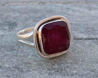 Robijnrode sterlingzilveren ring: handgemaakte boho-statementring