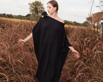 Robe caftan noire, robe caftan surdimensionnée, robe à épaules dénudées, robe longue noire, tenue de villégiature, caftan surdimensionné, robe de villégiature, minimaliste