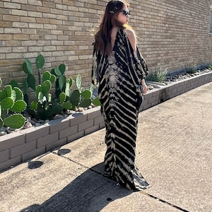 V-NECK KAFTAN WITH TIE WAIST DAUGHTER'S DESTINY
