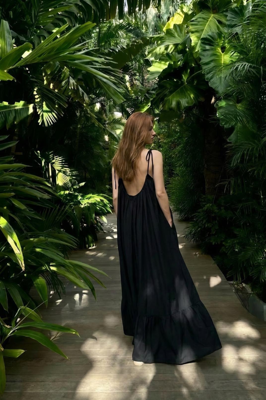 princess polly baby blue dress What to wear under a backless dress? We have the best solutions for you!  #magicbodyfashion #solutions #feelmagic #confidence