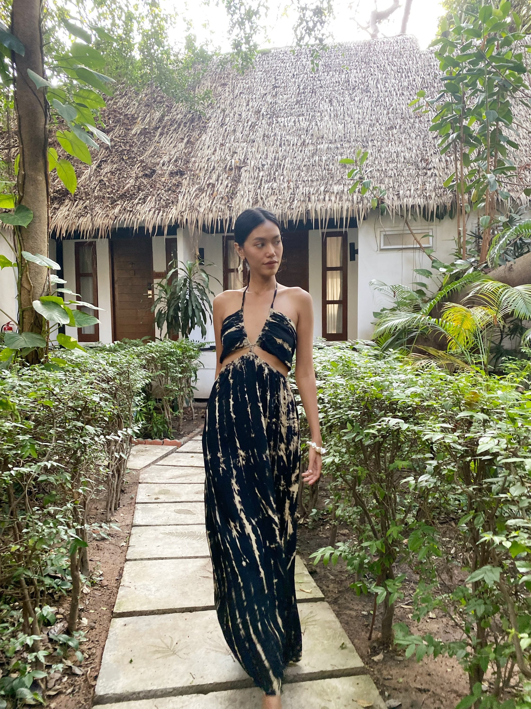 【BOHEMIAN SEOUL】BOHEMSEO BACKLESS CUT OUT MAXI DRESS Cut Out Boho Dress/floral Maxi Dress/flower Print/halter