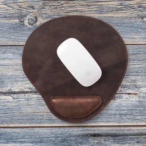 Leather Mouse Pad, Personalized Mouse Mat, Full Grain Leather Mousepad, Customized Handmade Wrist Rest Mouse Pad, Coworker Gift / BROWN