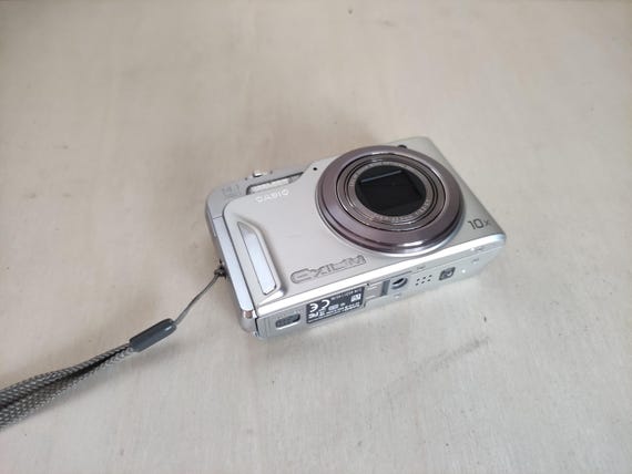 Casio Exilim HS-X15 -- 12MP -- Y2K Digicam Digital Retro CCD