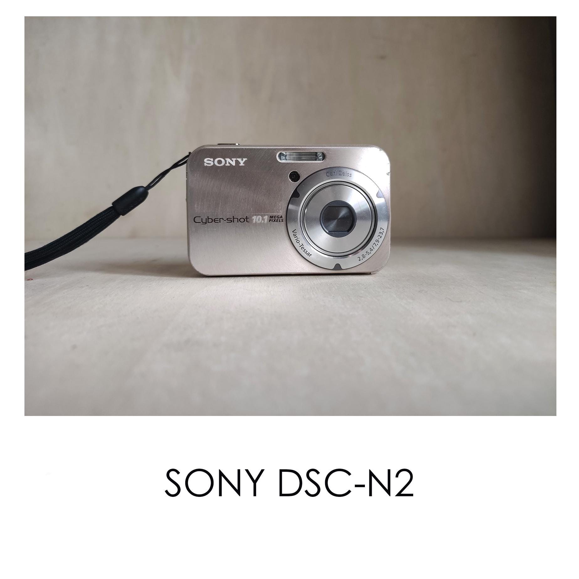 Y2K Gold Sony DSC-N2 -- 10MP -- Digicam Digital Retro CCD Sensor