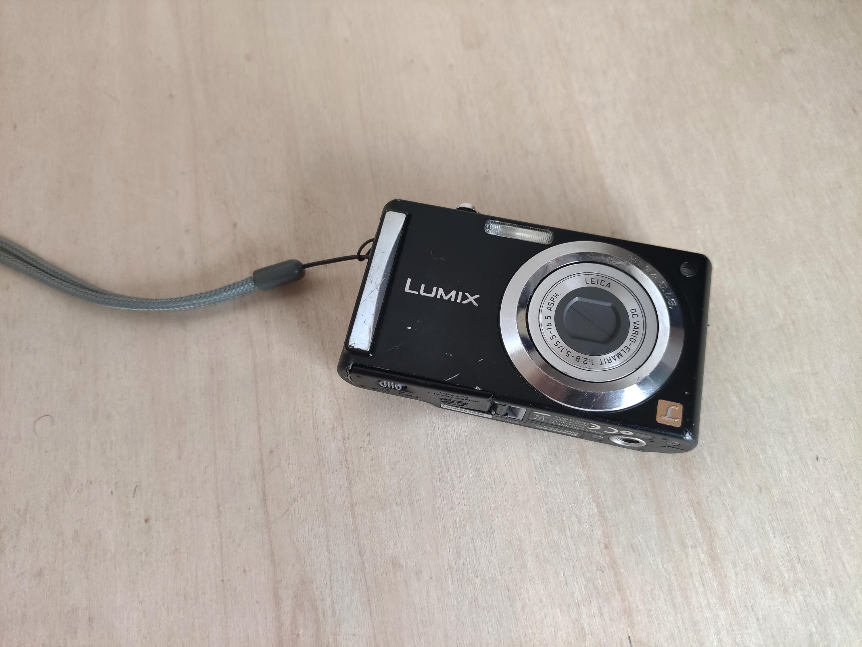 Y2K Panasonic Lumix FS3 -- 8MP -- Leica Optics Digicam Digital