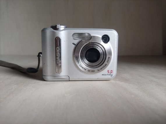 Vintage Casio QV-R51 -- 5MP -- Y2K Digicam Digital Retro CCD