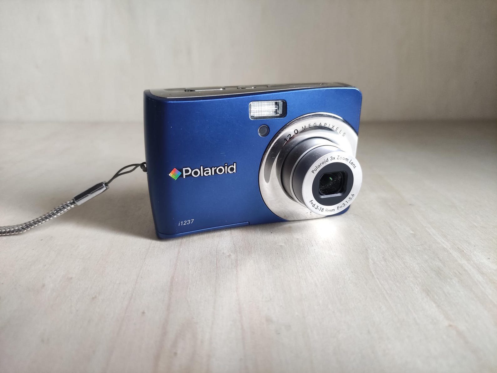 Y2K Digicam Polaroid I1237 12.1MP Digital Retro CCD Sensor Camera