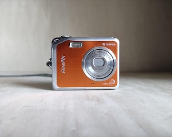 Fujifilm FinePix V10オレンジ色 2GBメモリーカード付き Fujifilm FinePix V10オレンジ色 2GBメモリーカード付き - メルカリ