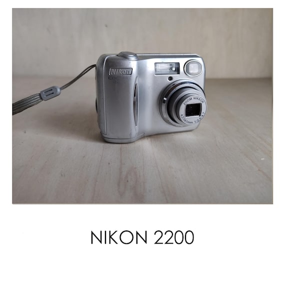 Appareil photo numérique 12,2 mégapixels Nikon COOLPIX P7700 - noir