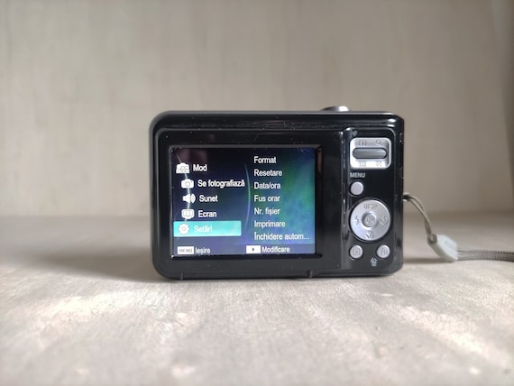Samsung ES25 -- 12.2MP -- Y2K Digicam Digital Retro CCD Samsung ES25 -- 12.2MP -- Y2K Digicam Digital Retro CCD