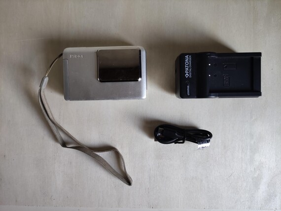Rare Nikon Coolpix S2 -- 5.1MP -- Y2K Digicam Digital Retro Rare Nikon Coolpix S2 -- 5.1MP -- Y2K Digicam Digital Retro