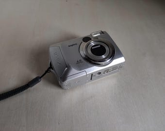 Vintage Sanyo Xacti S4 -- 4MP -- Y2K Digicam Digital Retro