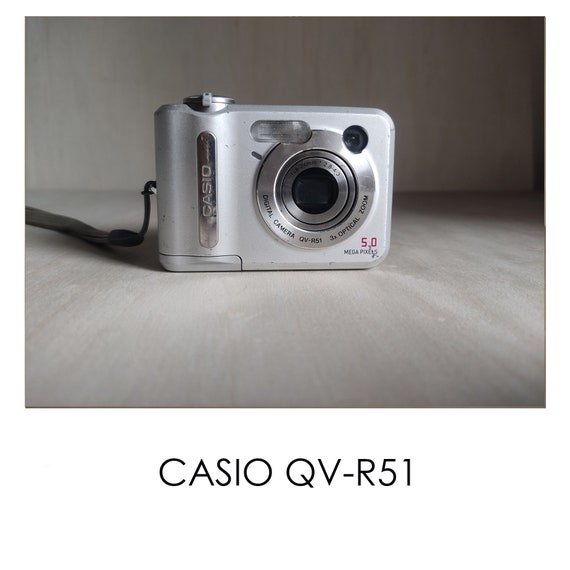 Casio QV QV-R51 5.0 MP Digital Camera - Silver with SD card