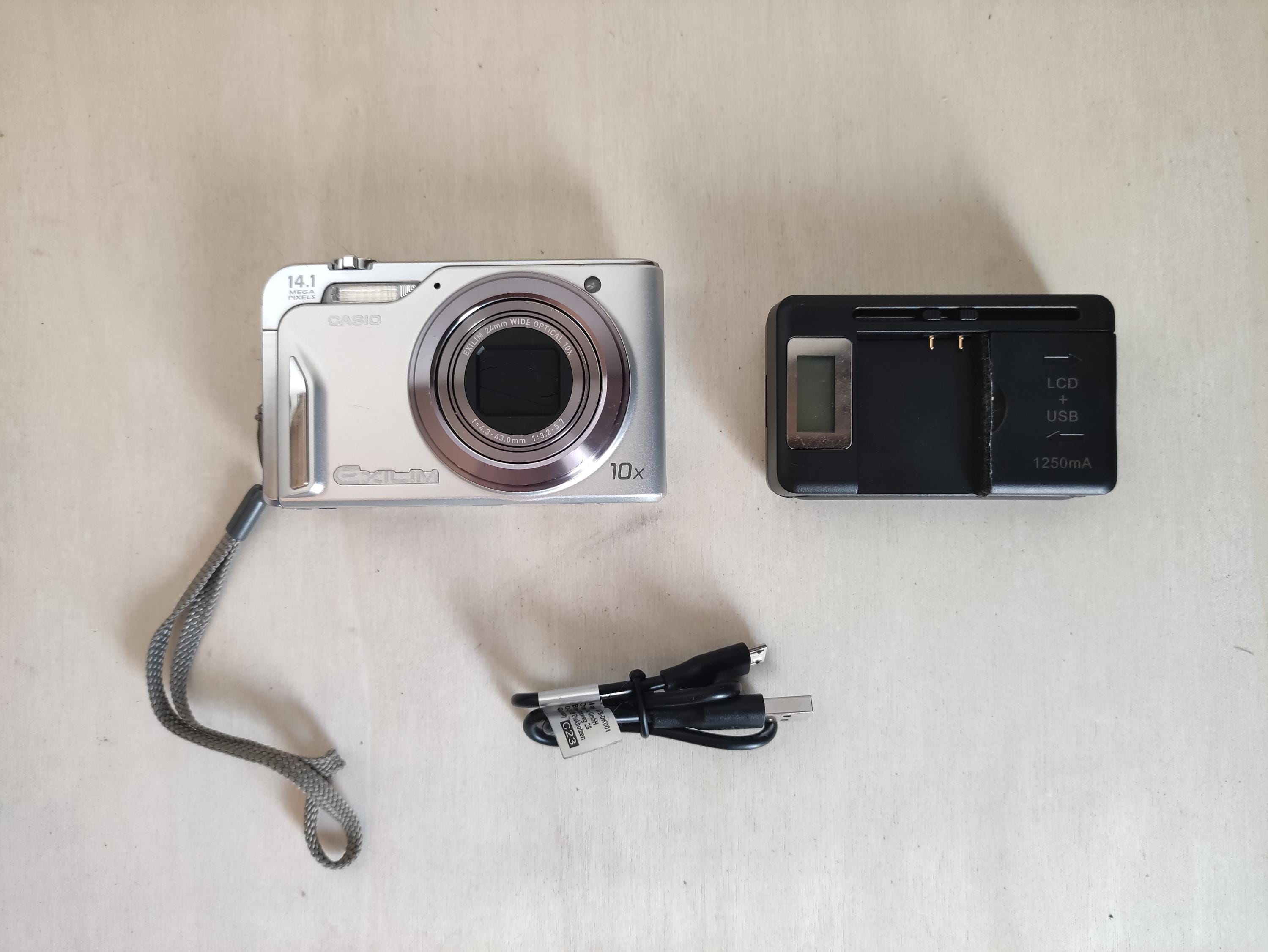 Casio Exilim HS-X15 -- 12MP -- Y2K Digicam Digital Retro CCD 