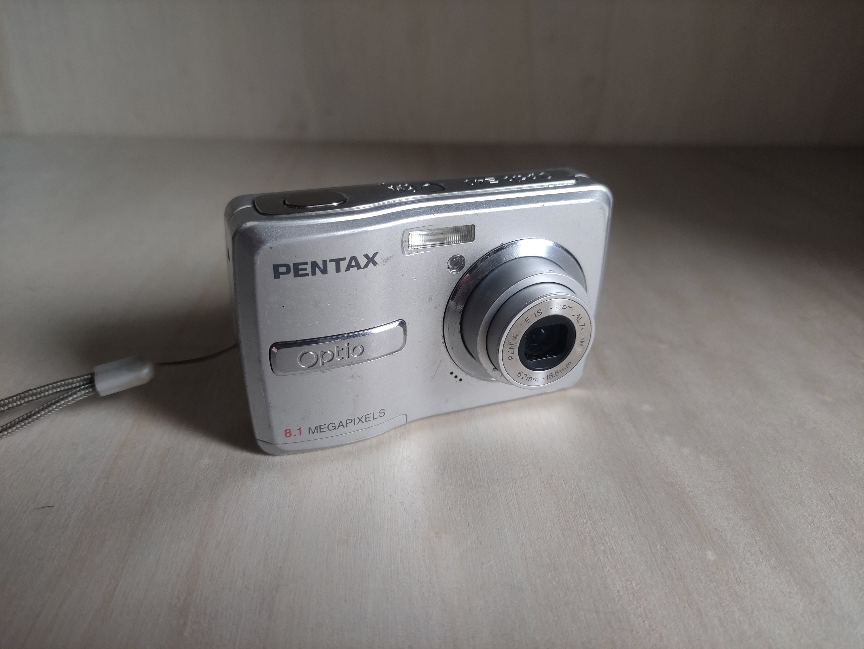 Vintage Pentax Optio E40 -- 8.1MP -- Y2K Digicam Digital