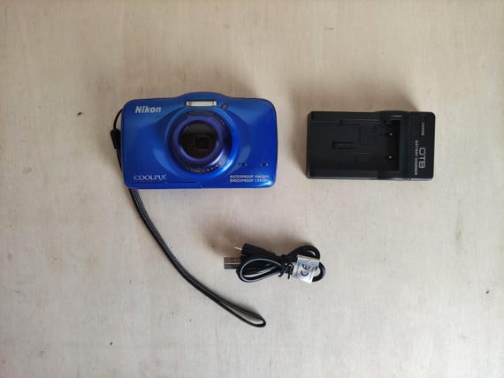 Waterproof NIKON Coolpix S32 -- 13.2MP -- Y2K Digicam Waterproof NIKON Coolpix S32 -- 13.2MP -- Y2K Digicam