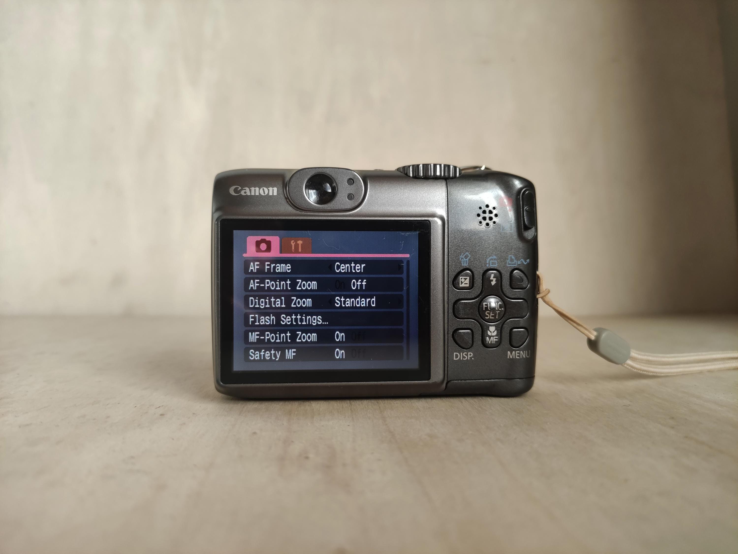 CCD Canon Powershot A590 -- 8MP -- Y2K Digicam Digital Retro