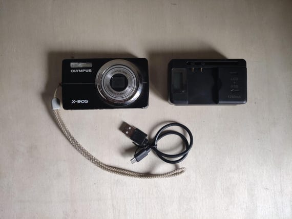 Vintage Olympus X-905 -- 10MP -- Y2K Digicam Digital Retro CCD