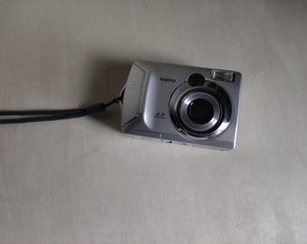 Vintage Sanyo Xacti S4 -- 4MP -- Y2K Digicam Digital Retro CCD