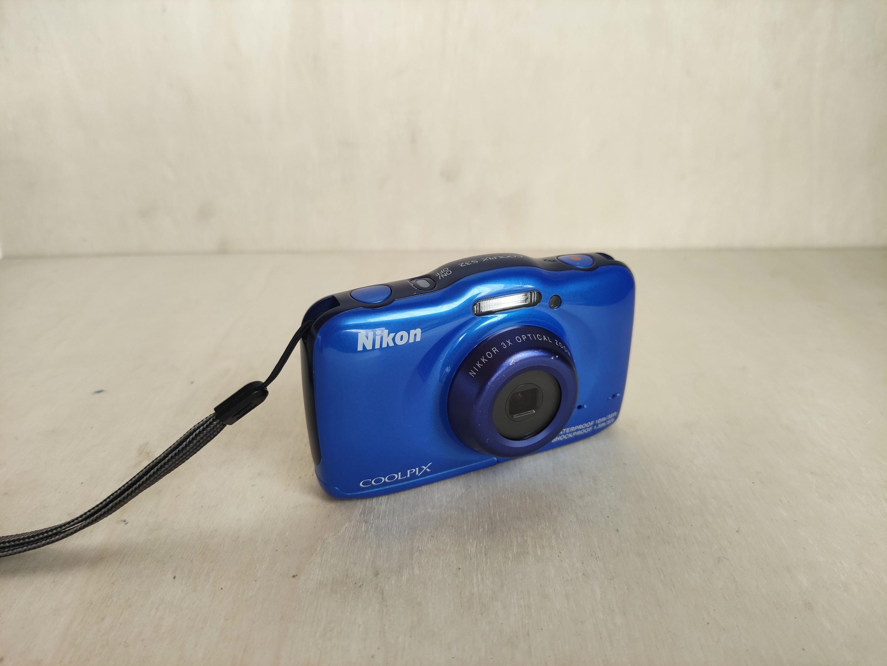 Waterproof NIKON Coolpix S32 -- 13.2MP -- Y2K Digicam Waterproof NIKON Coolpix S32 -- 13.2MP -- Y2K Digicam