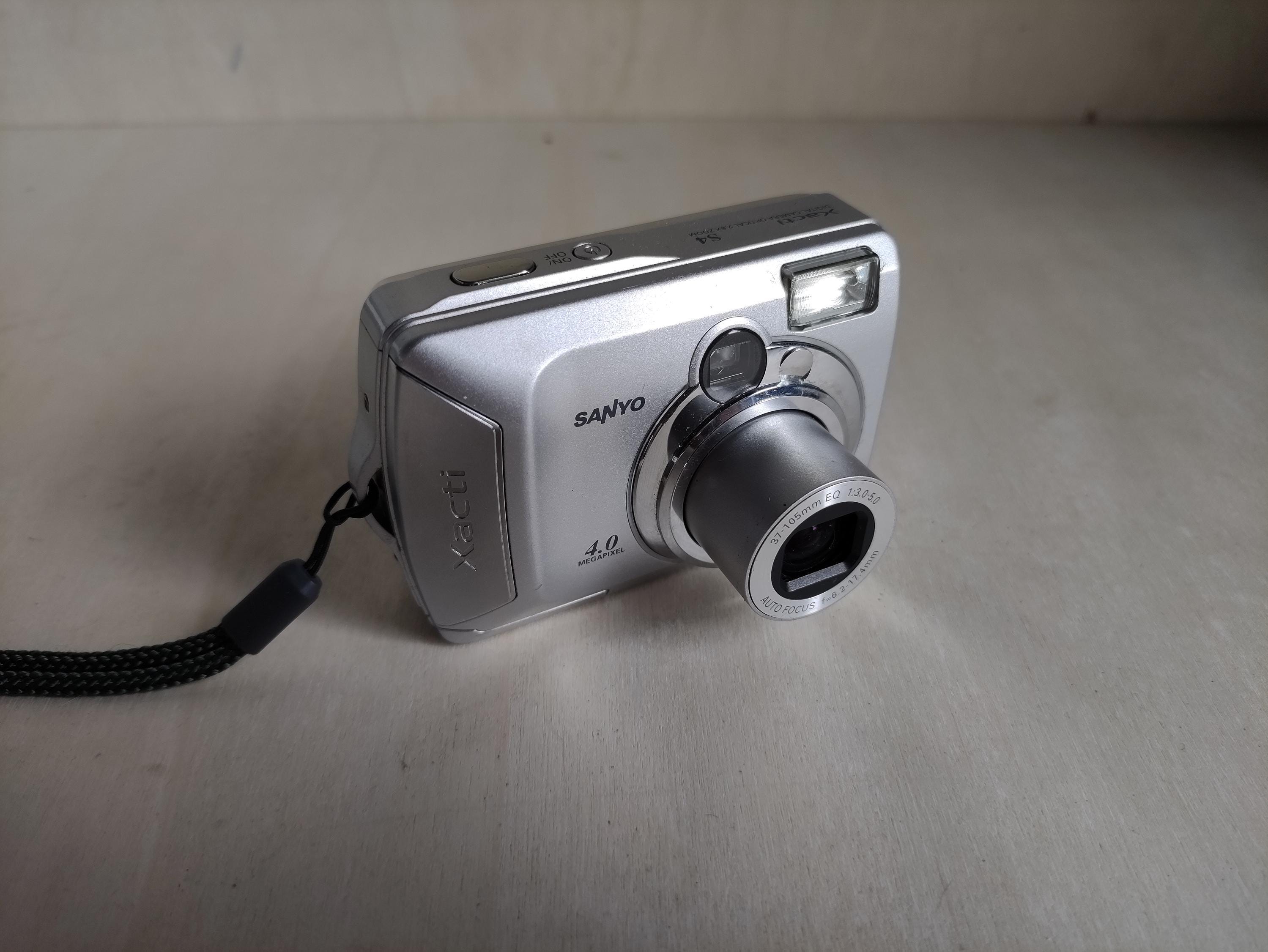 Vintage Sanyo Xacti S4 -- 4MP -- Y2K Digicam Digital Retro CCD