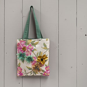 Sac fourre-tout fait à la main en Italie avec des fleurs roses et dorées cousues à la main, Dalia