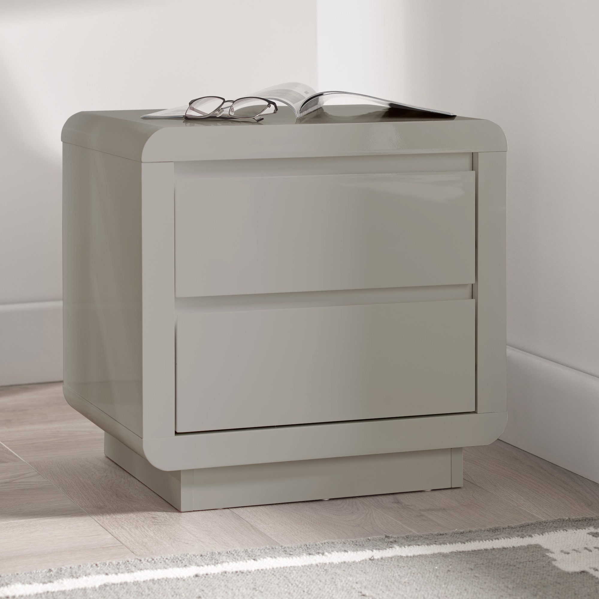 Bedside 2024 table gloss