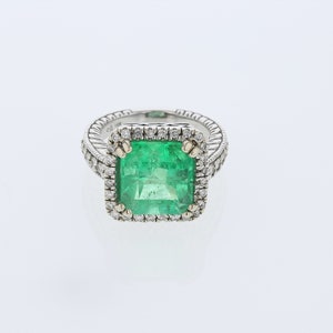 Gorgeous Colombian Emerald and Diamond Ring 8.50 Cts (Emerald) 1.10 Cts (Diamonds Total Weight) 10.96 Grams