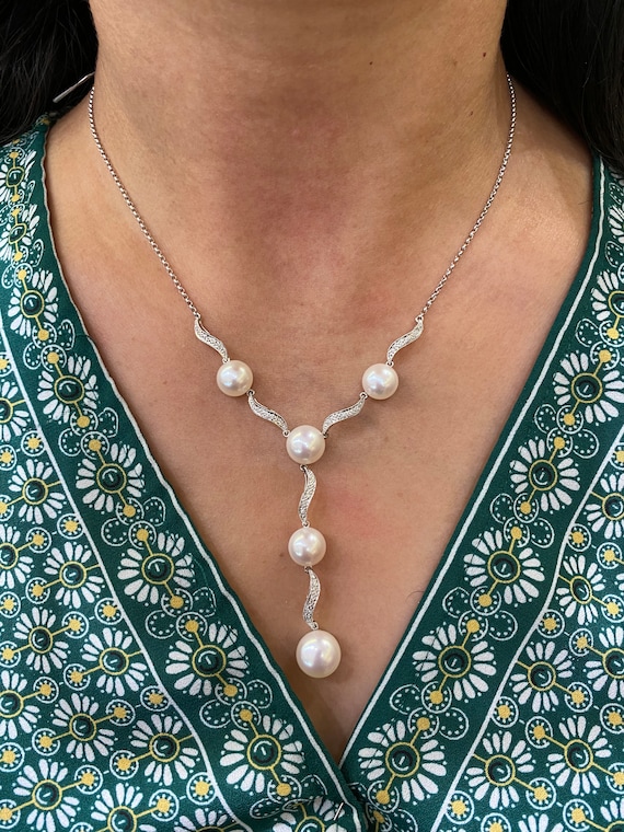 18K White Gold Pearl & Diamond Necklace