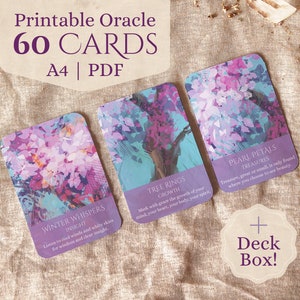 Peut inclure: Jeu de cartes d'oracle imprimable avec 60 cartes. Les cartes présentent des illustrations de style aquarelle d'arbres et de fleurs dans des tons de rose, violet et bleu. Le texte sur les cartes comprend "Winter Whispers Insight", "Tree Rings Growth" et "Pearl Petals Treasures".