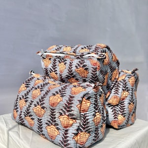 Handgemachte Kulturtasche aus gesteppter Baumwolle - Grau & Senf Floral Block Print Reisekosmetik-Organizer Tasche Leicht Waschbar