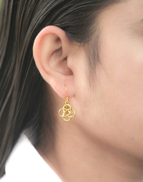 Celtic knot gold earrings deals