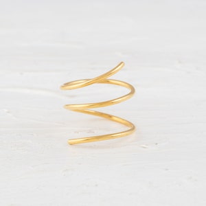 Spiraalvormige ring, verstelbare ring, 14k gouden vermeilring, draadgewikkelde spiraalring, handgemaakt, dagelijkse slijtagering, drievoudige spoelring, cadeau voor haar