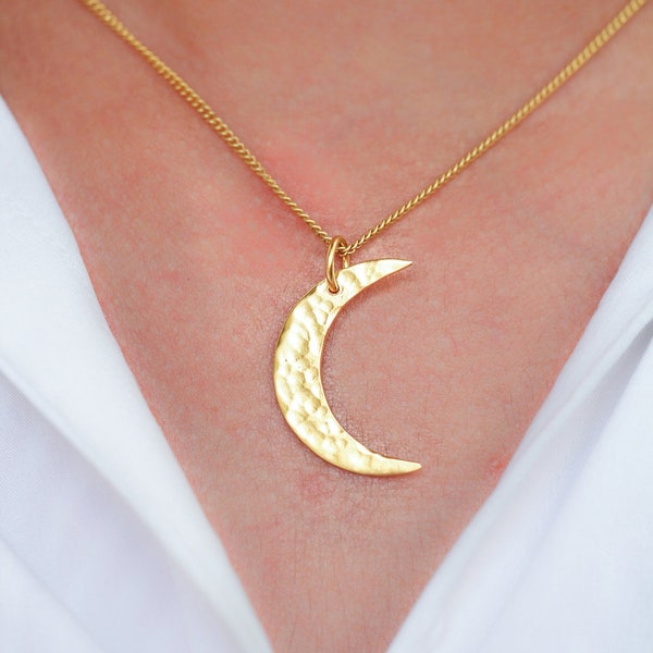 Hammered Crescent Moon Necklace, Dainty Gold Moon Pendant, Hammered Moon Necklace, Minimalist Gold Jewelry, Valentines Day Gift