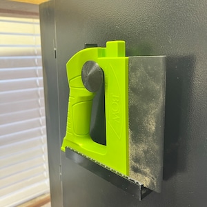 Versatile Magnetic Tool Holder for Bandsaws, Tablesaws, and Beyond