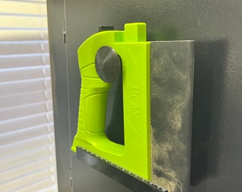 Versatile Magnetic Tool Holder for Bandsaws, Tablesaws, and Beyond