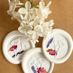 Feito na Nova Zelândia - Pacote com 10 - Selos de cera de flores silvestres. Selos de cera branca. Flores prensadas. Pétalas secas. Selos de cera autoadesivos.