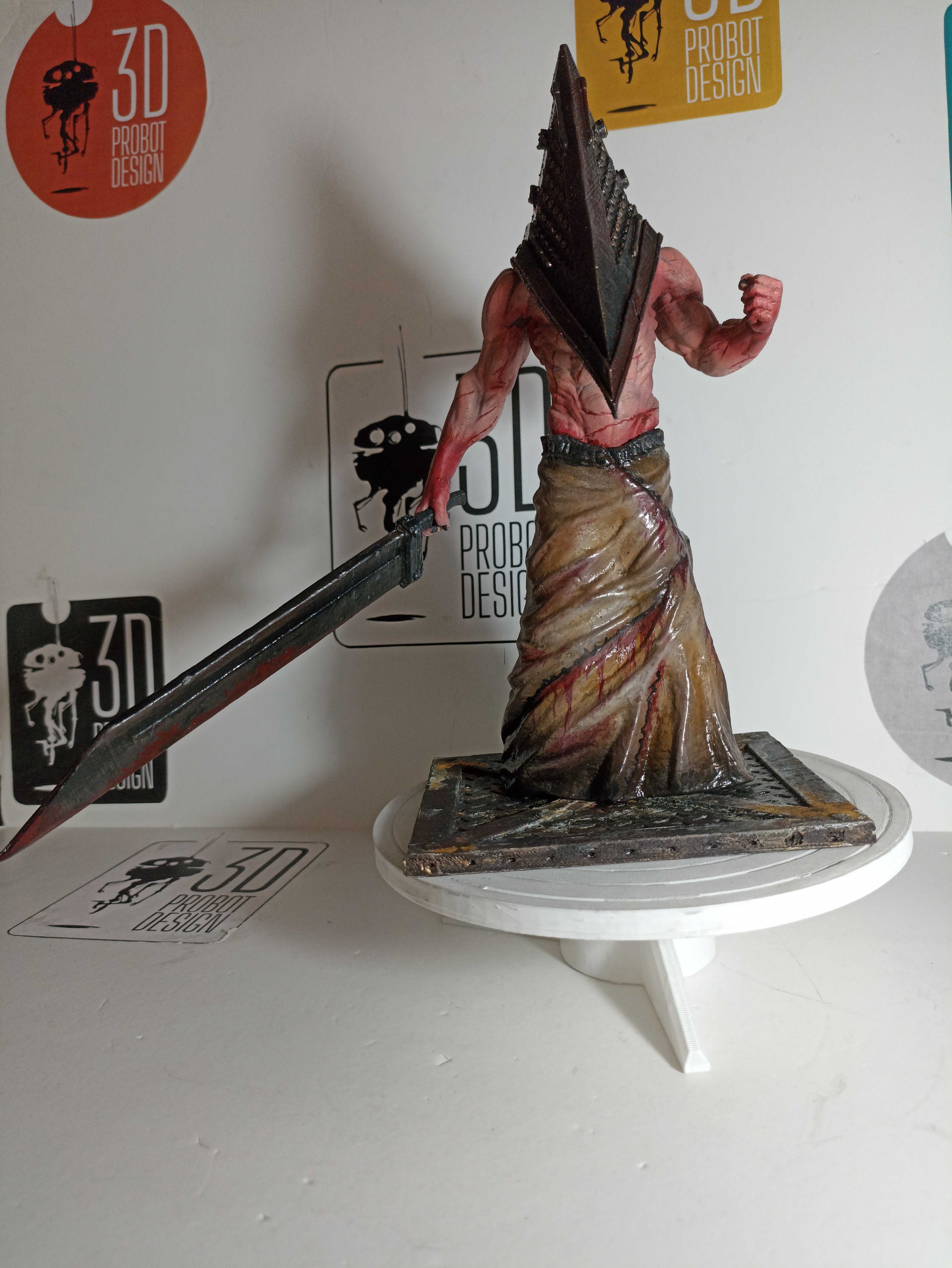 ピラミッドヘッド付きサイレントヒルジオラマ - Etsy 日本