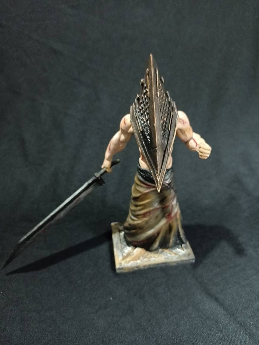 XGLIPQ Silent Hill, Pyramid Head, Altura 15 (cm) / 5,9 (in), Figura de  animación de Material de PVC, Hecho a Mano, Apariencia Exquisita, Hand to  do Spot, (colección Decorativa) Adornos de Regalo 