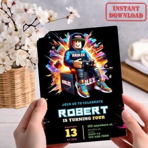 K&ouml;nnte beinhalten: Eine schwarze Einladungskarte mit einer Roblox-Figur, die einen Controller h&auml;lt. Auf der Karte steht "Feiern Sie mit uns Robert wird vier" mit Veranstaltungsdetails. Oben rechts steht "Sofort-Download".