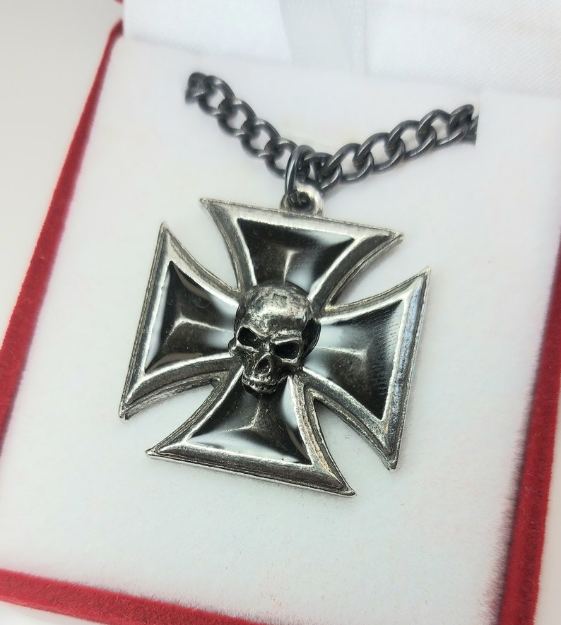 BIKER IRON CROSS SKULL Silver Pewter Pendant Leather BIKER IRON CROSS SKULL Silver Pewter Pendant Leather