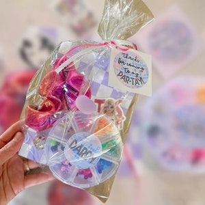 Armband Kit Gastgeschenke, Gastgeschenke für Geburtstagsfeier, Geburtstagsparty Goodie Bag Füllstoffe für Girly Geburtstag. In meiner Geburtstags-Ära.