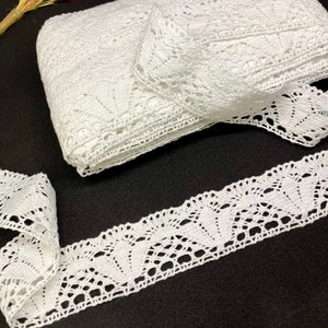 White Floral Cotton Lace Trim: Scalloped Edge Venice Lace (40mm)