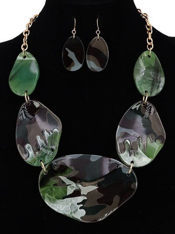 Womens Fashion Camouflage Bib Plastic Necklace Set, Gift for Army