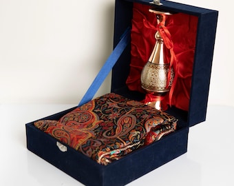 Persian Gift Set: Termeh Tablecloth & Handmade Vase - Luxury Corporate Gift