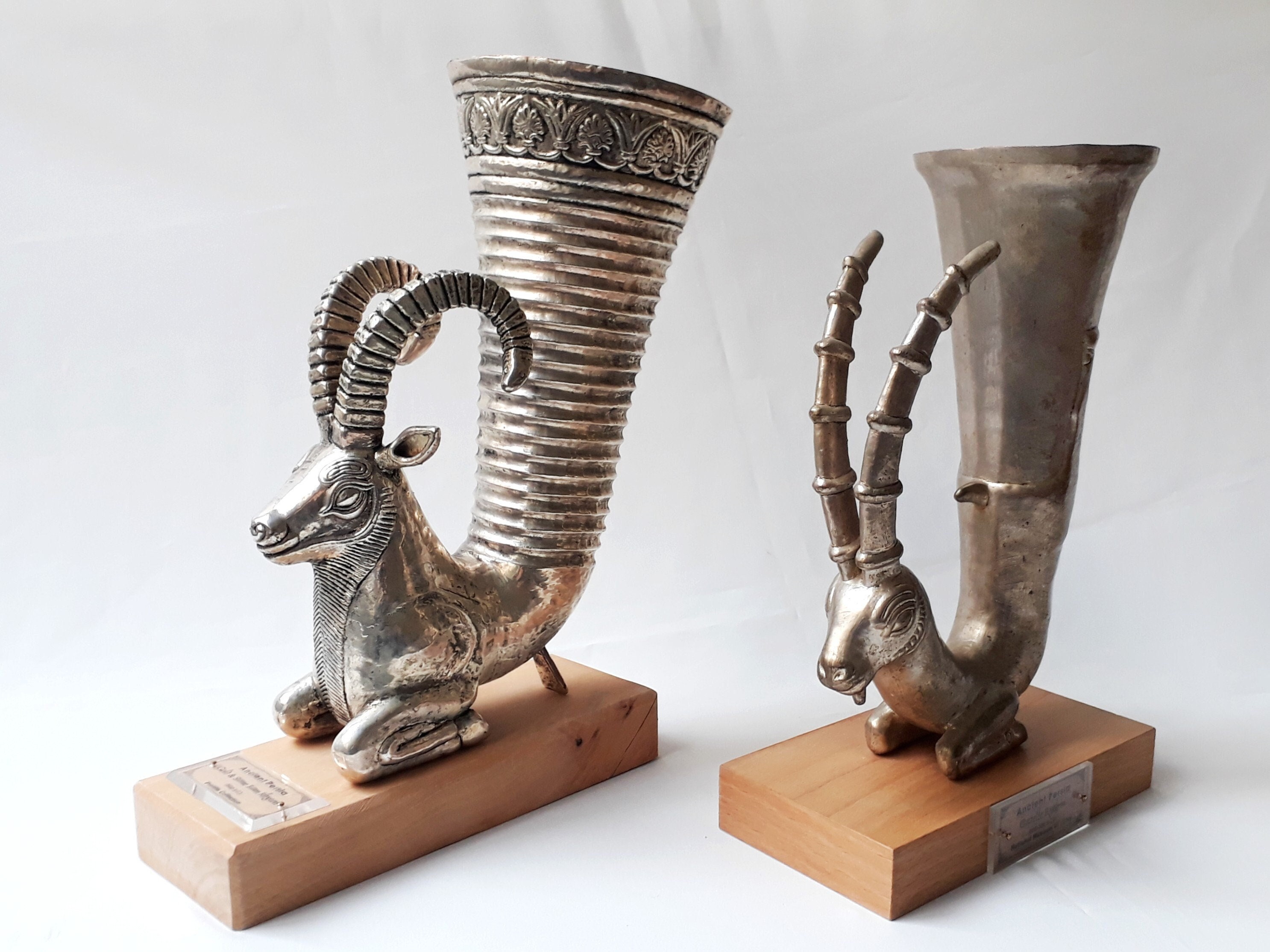 アンティーク　古代文明　レリーフ アケメネス朝銅リュトンレプリカ – 銀のラムとガゼルの酒器