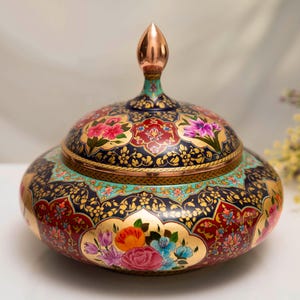 Handbemalte persische Kupferschale mit Deckel: Vergoldetes Blumendekor